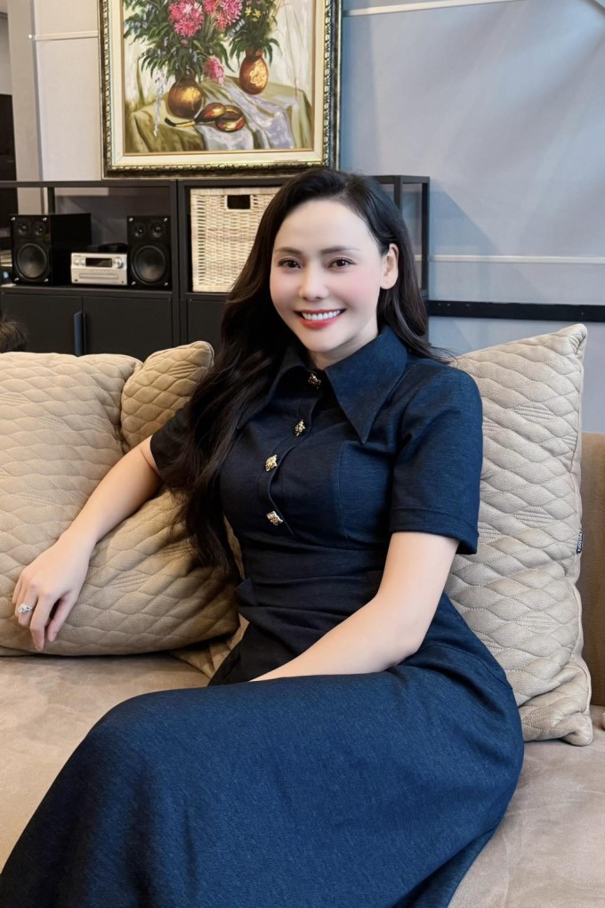 Huyền Trang sinh năm 1991, tốt nghiệp Đại học Sân khấu - Điện ảnh Hà Nội, thuộc biên chế Nhà hát Tuổi Trẻ. Trước khi đóng "Lằn ranh", cô từng tham gia các phim: "Đường lên Điện Biên", "Lựa chọn số phận", "Gia phả của đất", "Đấu trí', "Biệt dược đen'...