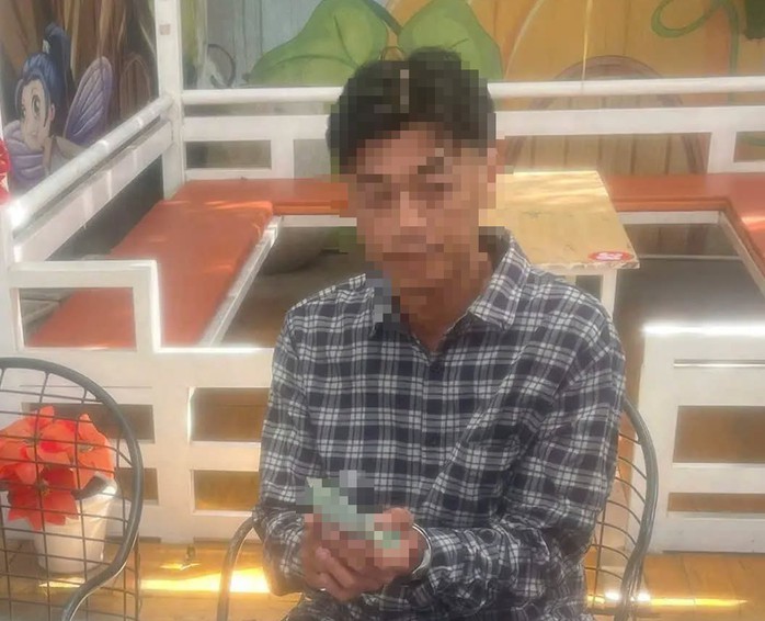 Trước đó, Nh. lên mạng làm quen với chị A. Trong thời gian quan hệ tình cảm với nhau, Nh. đã bí mật quay lại hình ảnh khỏa thân của chị A.