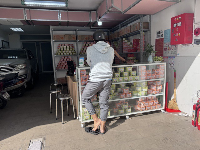 Giá bán pháo hoa từ 460.000 đồng/họp 25 viên