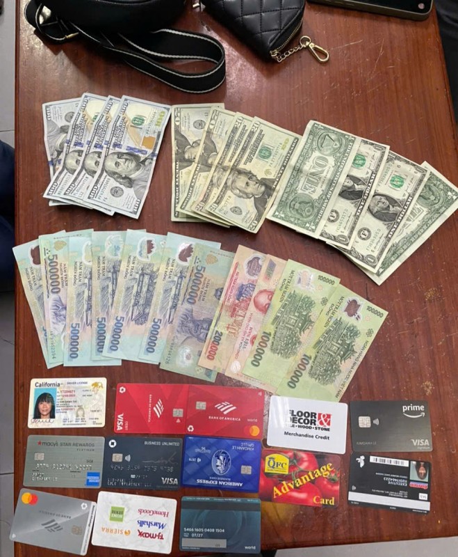 Tài sản khách để quên trên tàu.