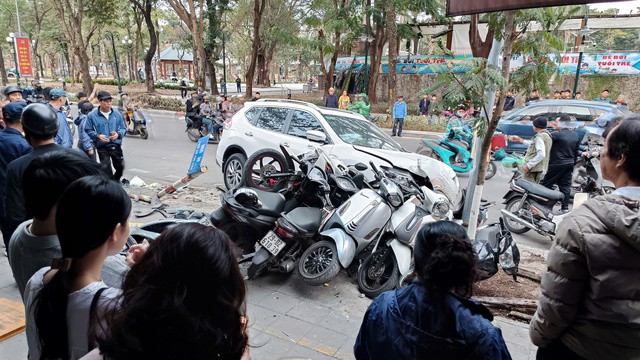 Trong ngày thứ hai của kỳ nghỉ Tết Dương lịch 2026, lực lượng công an xử lý hơn 11.000 trường hợp vi phạm giao thông.