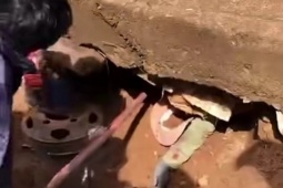 Sập bờ kè sông ở Đăk Lăk đè chết 4 người trú mưa bên dưới