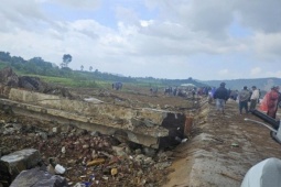 Sập bờ kè sông ở Đăk Lăk đè chết 4 người trú mưa bên dưới