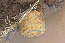 Phát hiện quả bom ‘khủng’ nặng 334kg khi đi câu cá