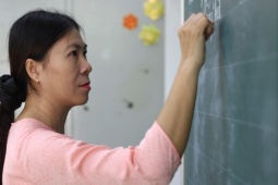 Giáo viên hợp đồng chạnh lòng vì thưởng Tết