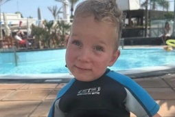 Bé trai 5 tuổi thoát bại liệt nhờ liều thuốc đắt nhất thế giới