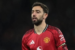 Tin mới nhất bóng đá trưa 2/1: Huyền thoại MU cảnh báo "Quỷ đỏ có thể mất Fernandes