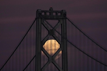 Ngày mai, Việt Nam đón "siêu trăng sói" cực hiếm