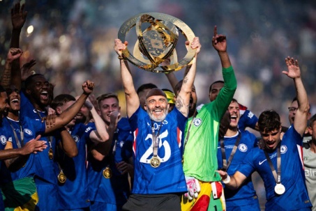 Vì sao Chelsea sa thải HLV Maresca? Sự thật gây chấn động ngày đầu năm 2026