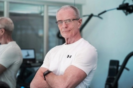 Cựu CEO về hưu làm HLV thể hình, tuổi U80 vẫn cơ bắp như thanh niên