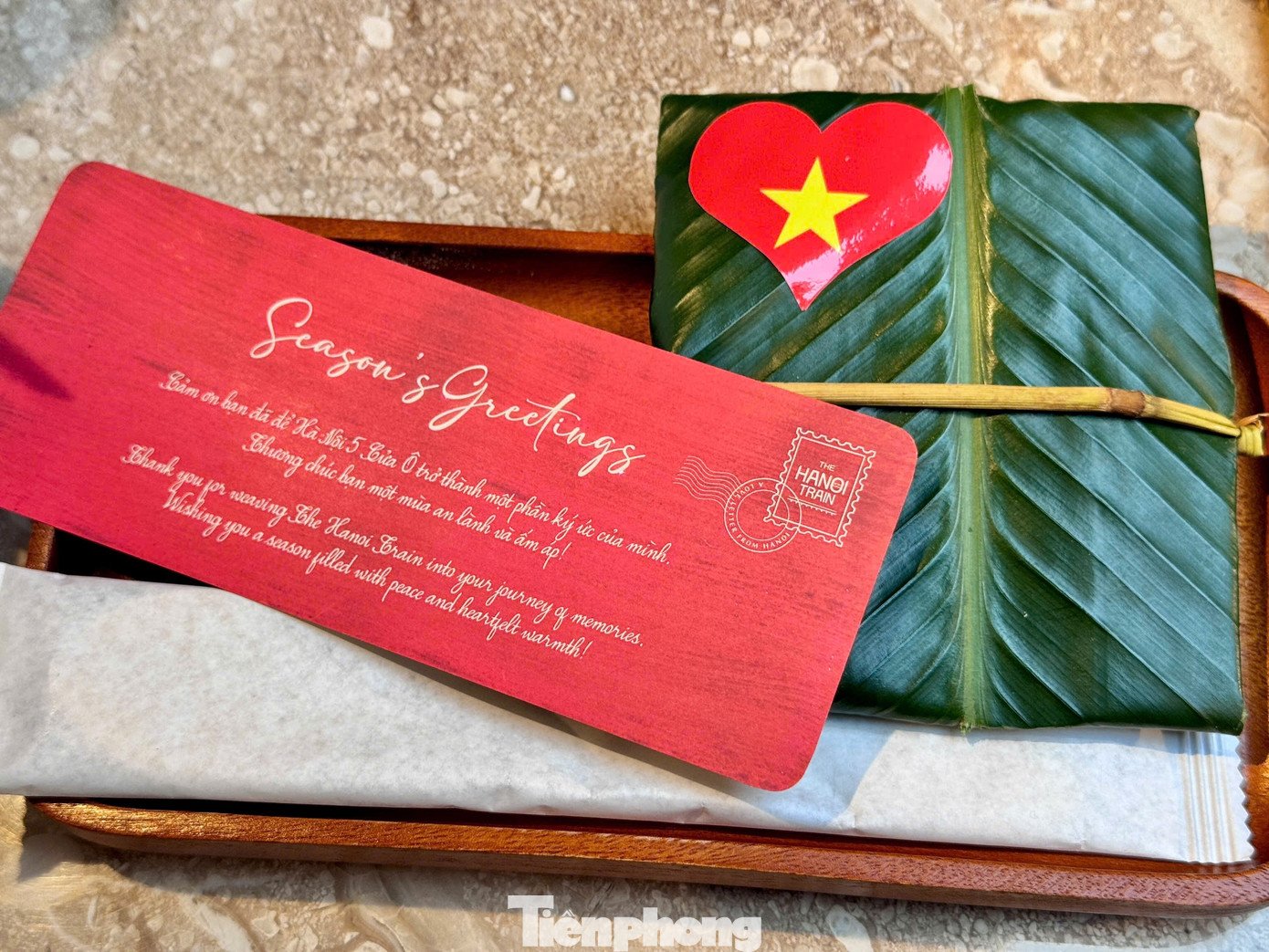 Du khách thích thú trải nghiệm chuyến tàu 'Hà Nội 5 cửa ô' - 10