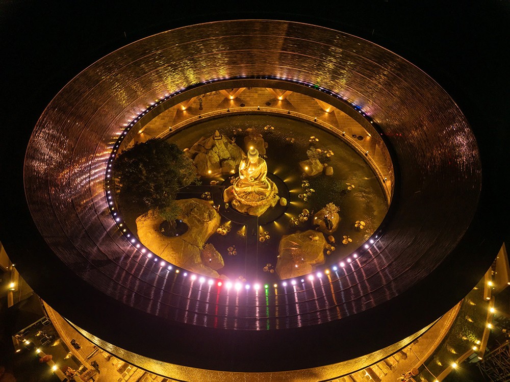 Cận cảnh tôn tượng “Đức Phật đến từ quá khứ” mới an vị tại núi Bà Đen, Tây Ninh - 5