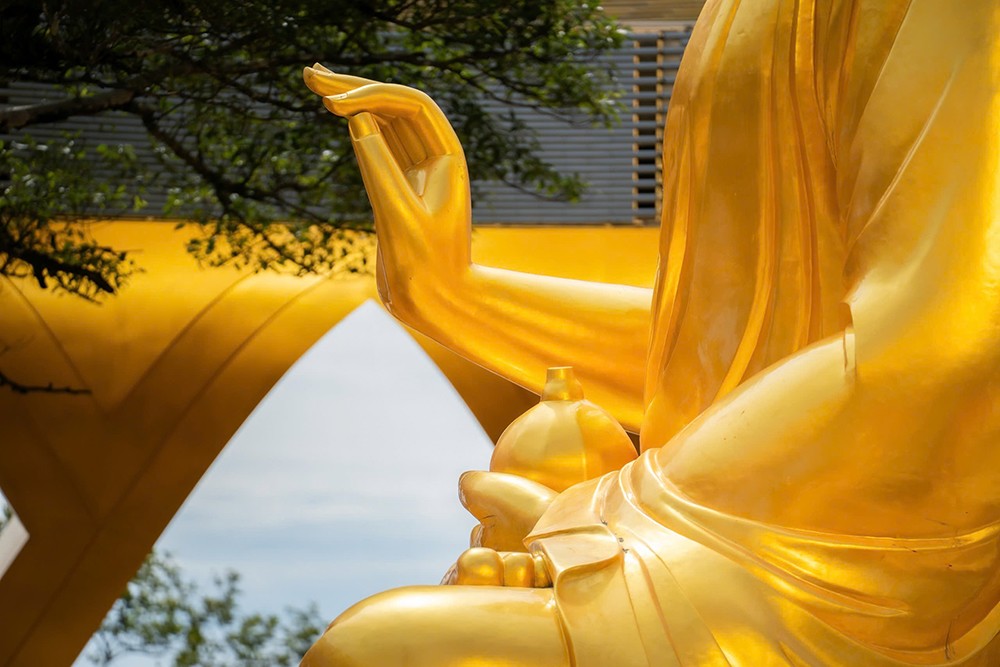 Cận cảnh tôn tượng “Đức Phật đến từ quá khứ” mới an vị tại núi Bà Đen, Tây Ninh - 4