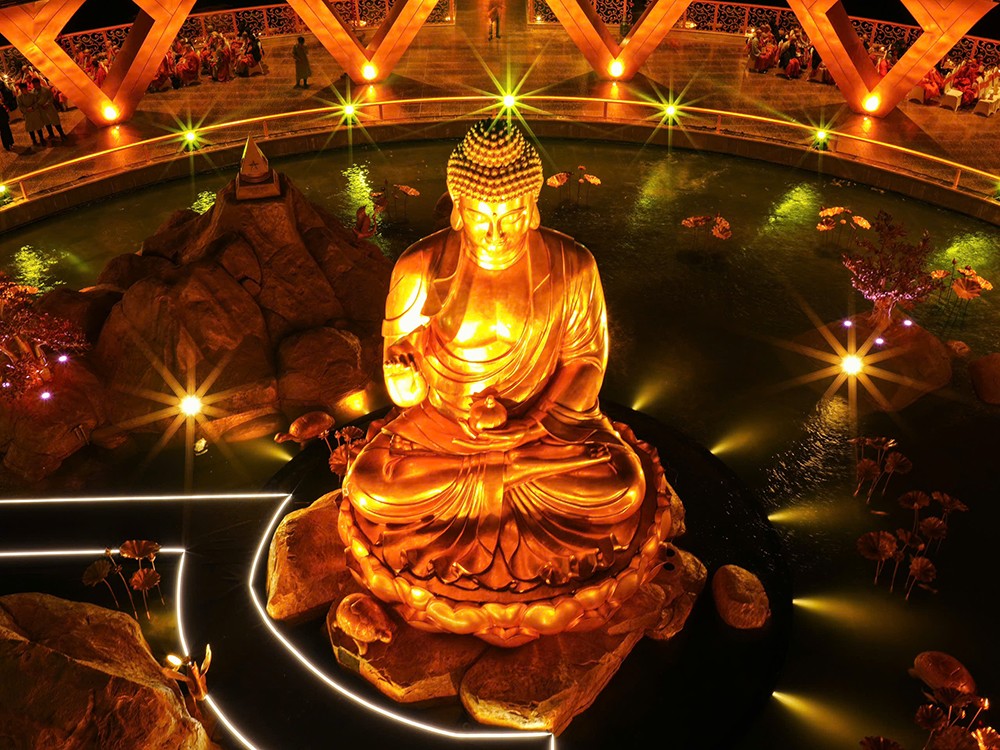 Cận cảnh tôn tượng “Đức Phật đến từ quá khứ” mới an vị tại núi Bà Đen, Tây Ninh - 9