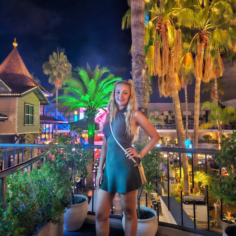 Mỹ nhân Milkowski khoe ảnh Năm mới gợi cảm, hành động khiến nhiều người thán phục - 9