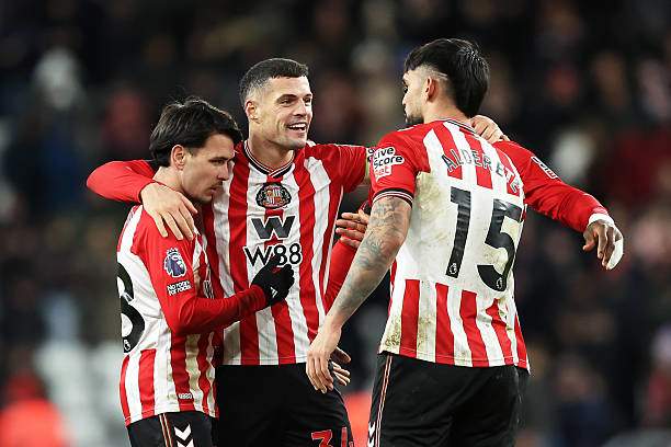Sunderland ăn mừng sau trận hòa Man City