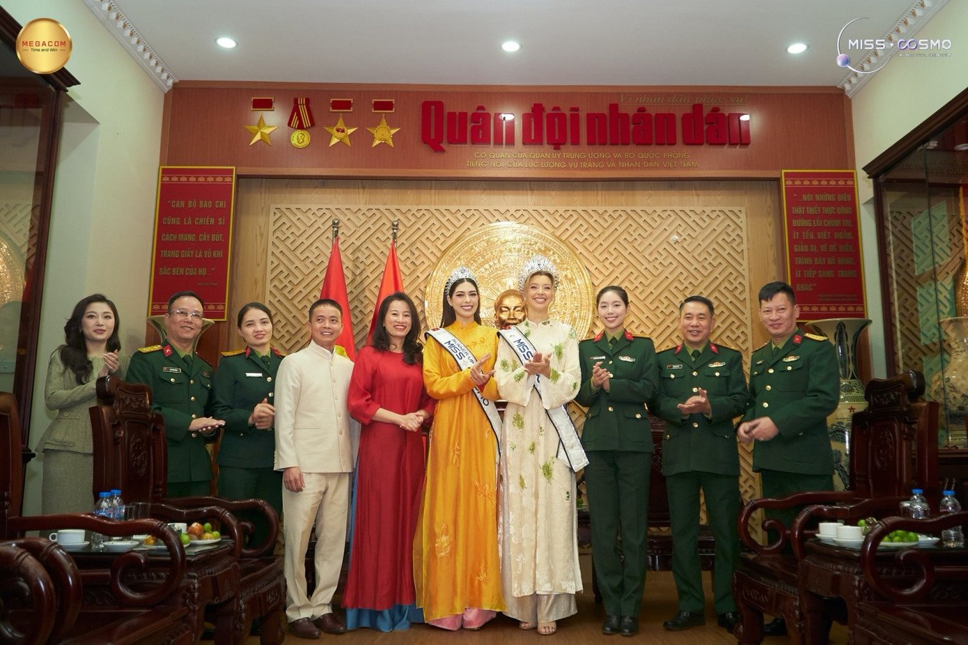 Top 2 Miss Cosmo 2025 diện áo dài và áo bà ba trong hành trình media tour - 1
