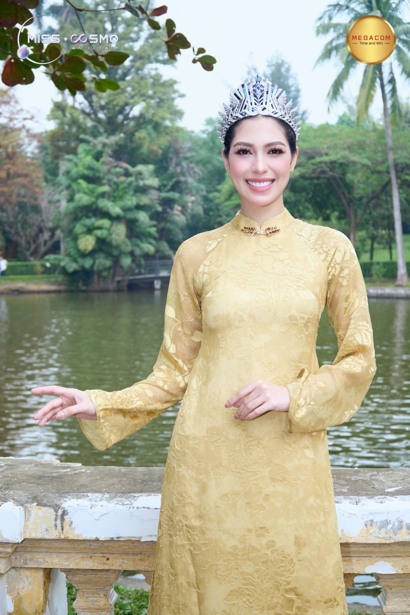Top 2 Miss Cosmo 2025 diện áo dài và áo bà ba trong hành trình media tour - 4