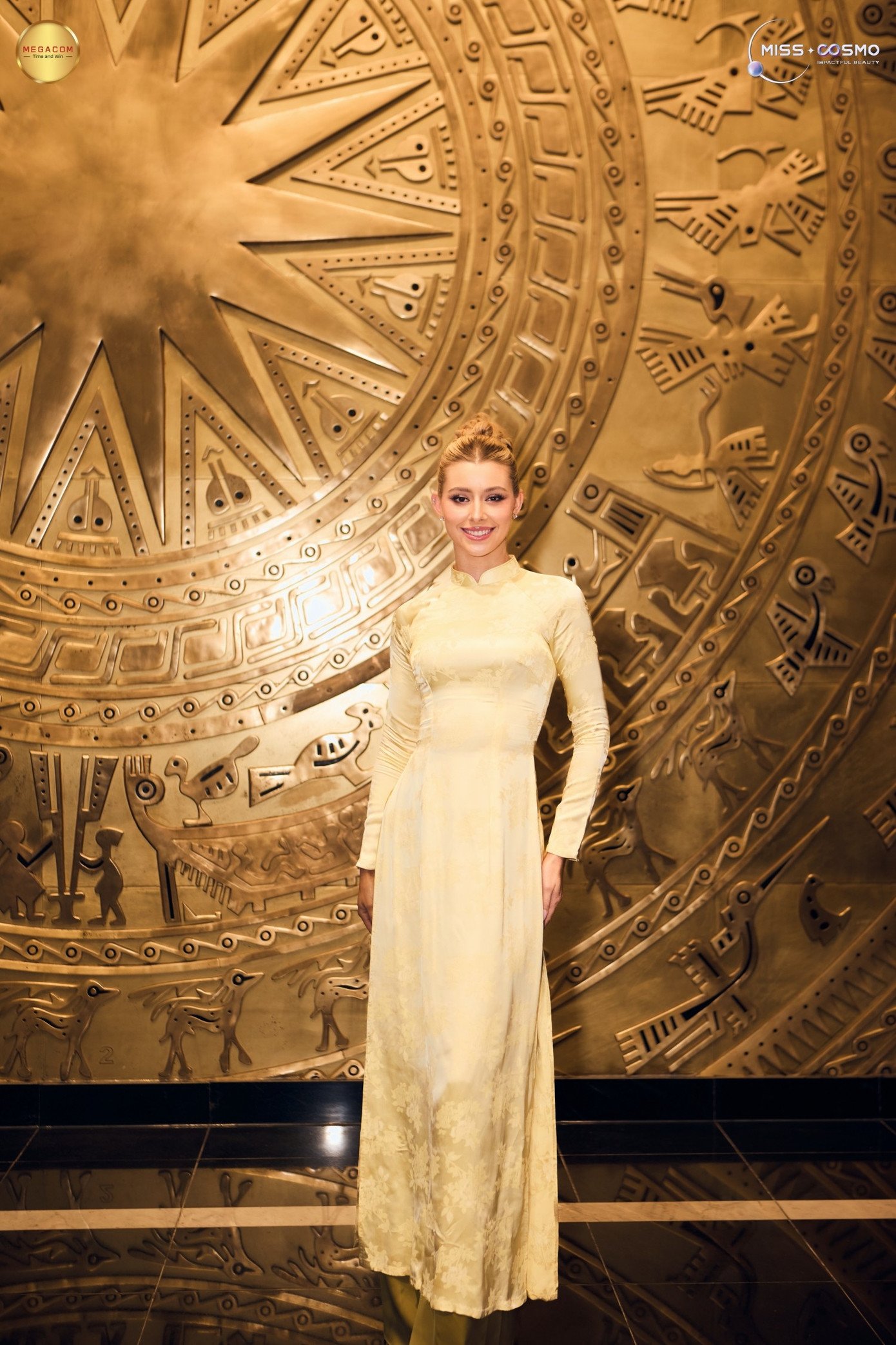 Top 2 Miss Cosmo 2025 diện áo dài và áo bà ba trong hành trình media tour - 12