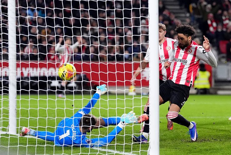 Schade sút tung lưới Tottenham nhưng không được công nhận bàn thắng