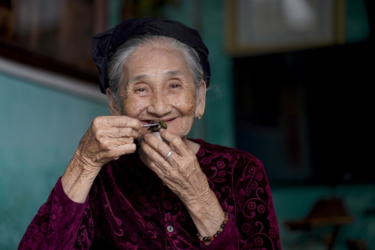 Từ người chèo đò sông Hoài đến 'cụ bà đẹp nhất thế giới' - 3