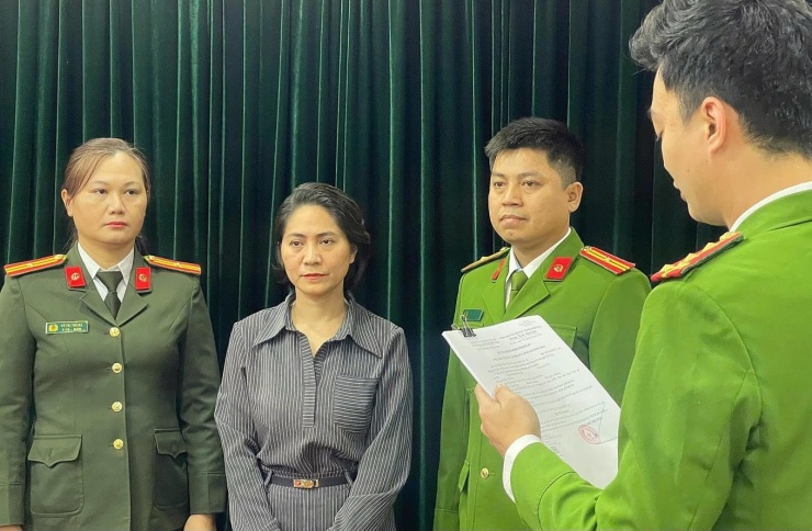 Bà Nguyễn Thị Thu Hà - Giám đốc Công ty Ngọc Việt Education - bị Cơ quan Cảnh sát điều tra Công an thành phố Hà Nội khởi tố, tạm giam để điều tra về tội Lừa đảo chiếm đoạt tài sản.