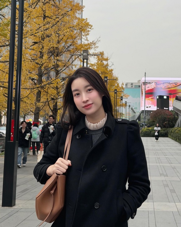 Đỗ Mỹ Linh chăm mặc giấu bụng giữa tin đồn mang bầu lần hai - 2