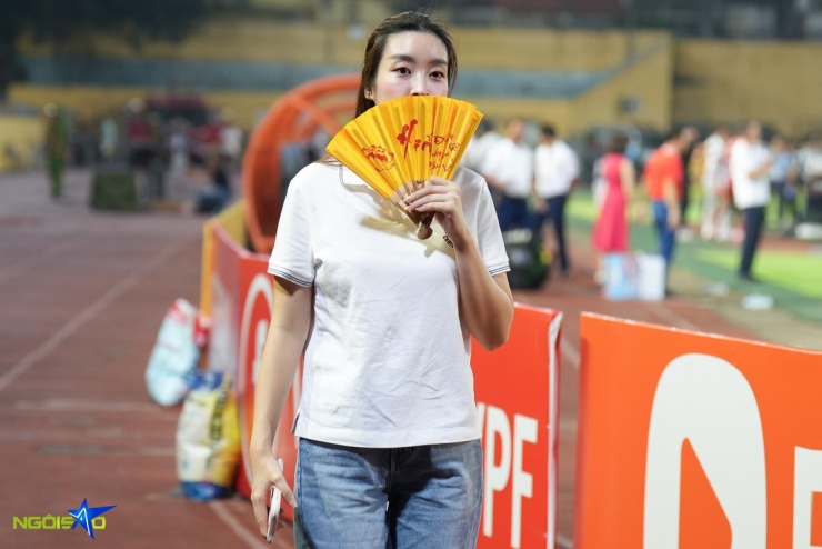 Đỗ Mỹ Linh chăm mặc giấu bụng giữa tin đồn mang bầu lần hai - 8