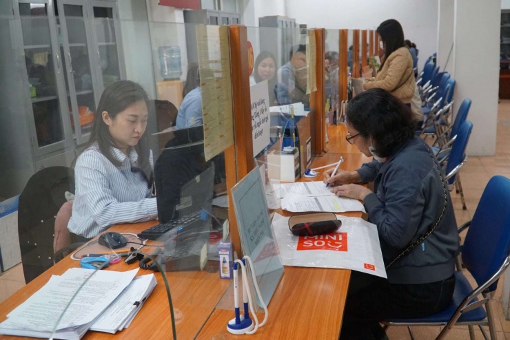 Luật Việc làm 2026 quy định mức trợ cấp tối đa bằng 5 tháng tiền lương tối thiểu vùng. Ảnh: NT