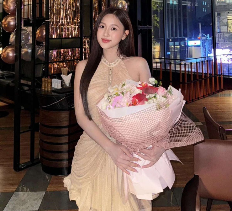 Bạn gái tiền vệ Trần Minh Vương: Là người mẫu nổi tiếng, nhan sắc "chim sa cá lặn" - 11