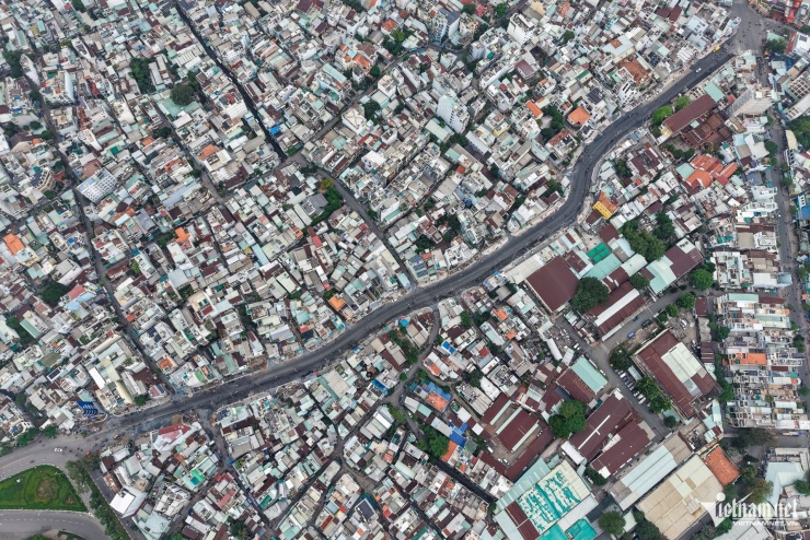 Dự án mở rộng đường Chu Văn An (phường Bình Thạnh) dài gần 2 km, có tổng mức đầu tư hơn 1.000 tỷ đồng, khởi công vào cuối tháng 2 năm nay, do Ban Quản lý dự án đầu tư xây dựng quận Bình Thạnh (cũ) làm chủ đầu tư. Khi hoàn thành, công trình sẽ góp phần giảm ùn tắc giao thông và chỉnh trang đô thị khu vực.