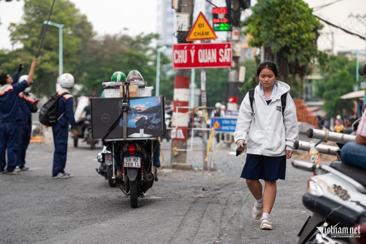 Đường Chu Văn An dài gần 2km, là một trong những tuyến giao thông chính tại Bình Thạnh, kết nối nhiều trục đường lớn của nội đô TPHCM như Đinh Bộ Lĩnh, Phan Chu Trinh, Phan Văn Trị…