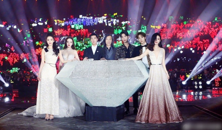 Dàn khách mời hùng hậu của sự kiện Tinh Quang Đại Thưởng năm 2019, sự kiện được khán giả "phong thần" vì mức độ hoành tráng.