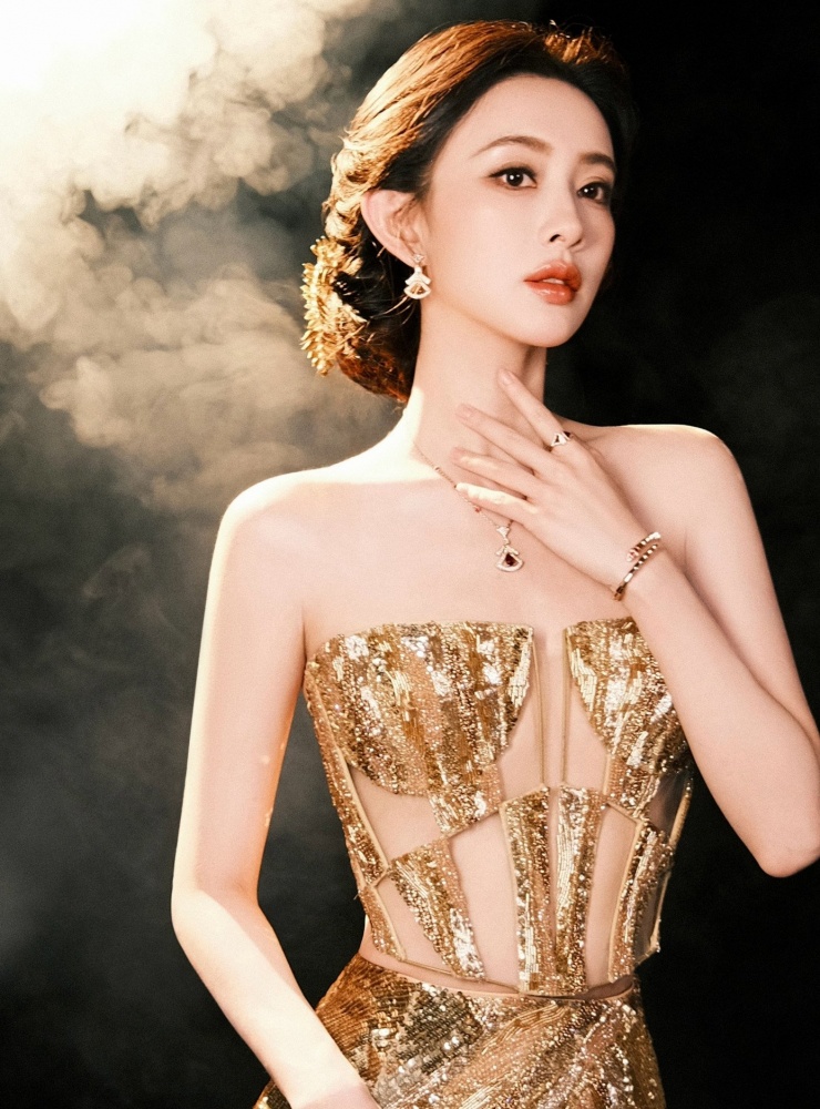 Giới giải trí Trung Quốc hiện tại hoạt động với nguyên tắc "lưu lượng truy cập là vua", những ngôi sao trẻ dần vươn lên nắm giữ những vị trí quan trọng.