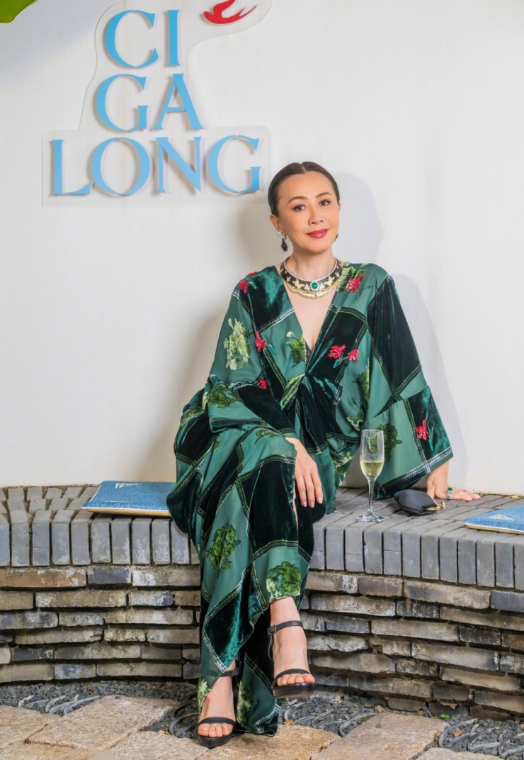 Váy áo giúp Lưu Gia Linh 'ăn gian' tuổi - 6