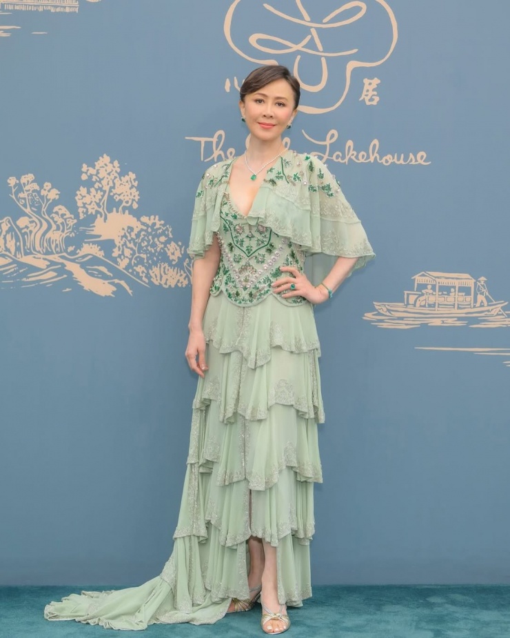 Váy áo giúp Lưu Gia Linh 'ăn gian' tuổi - 7