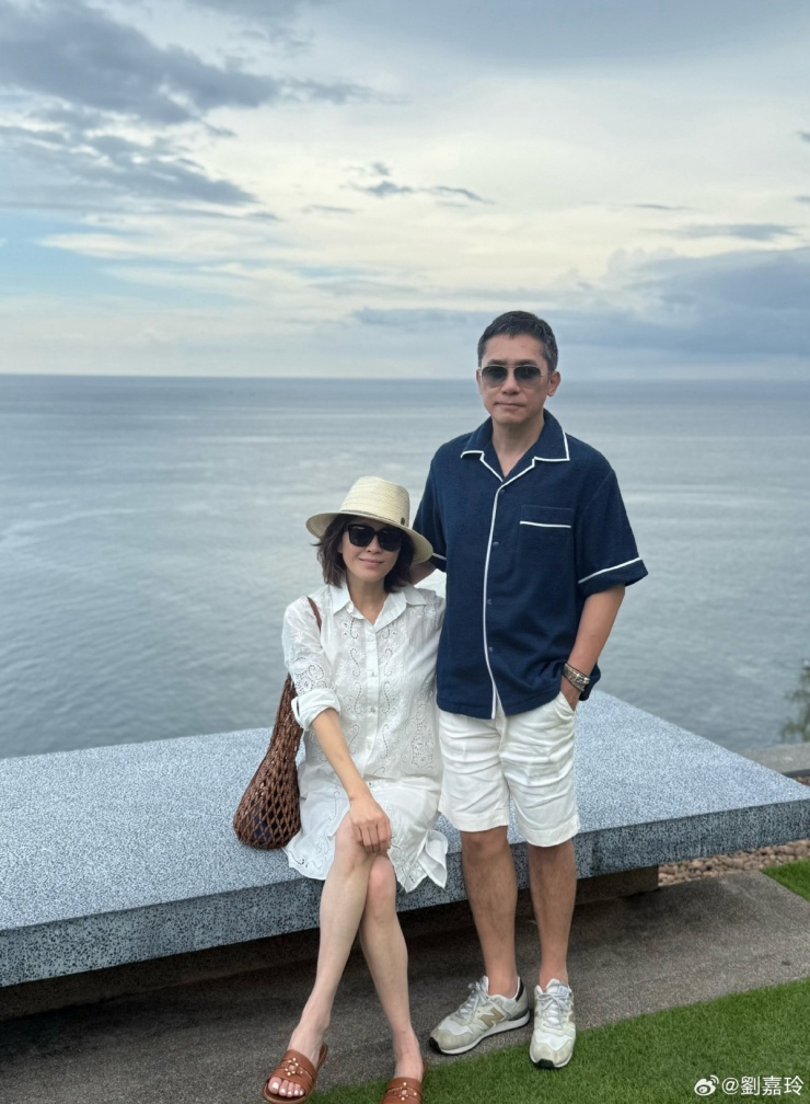 Váy áo giúp Lưu Gia Linh 'ăn gian' tuổi - 14