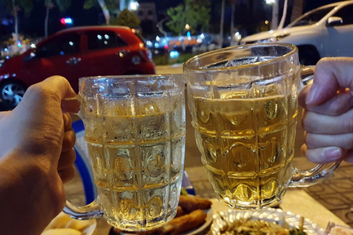 Có nên uống bia sau chơi thể thao?