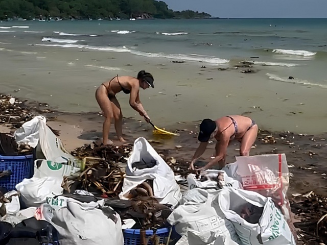 Hai bãi biển đẹp nhất Phú Quốc ngập trong lục bình, rác