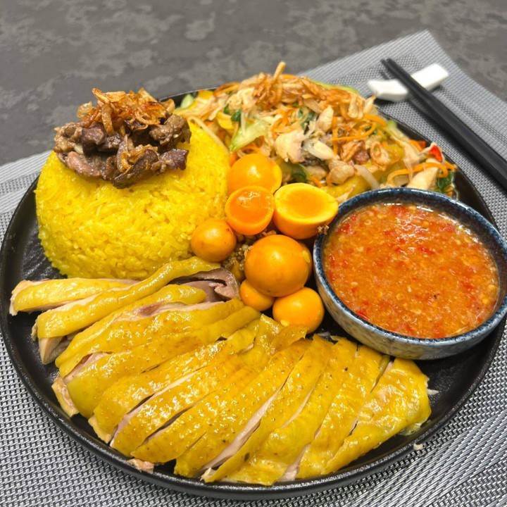 Món cơm gà Hội An và xôi vò.