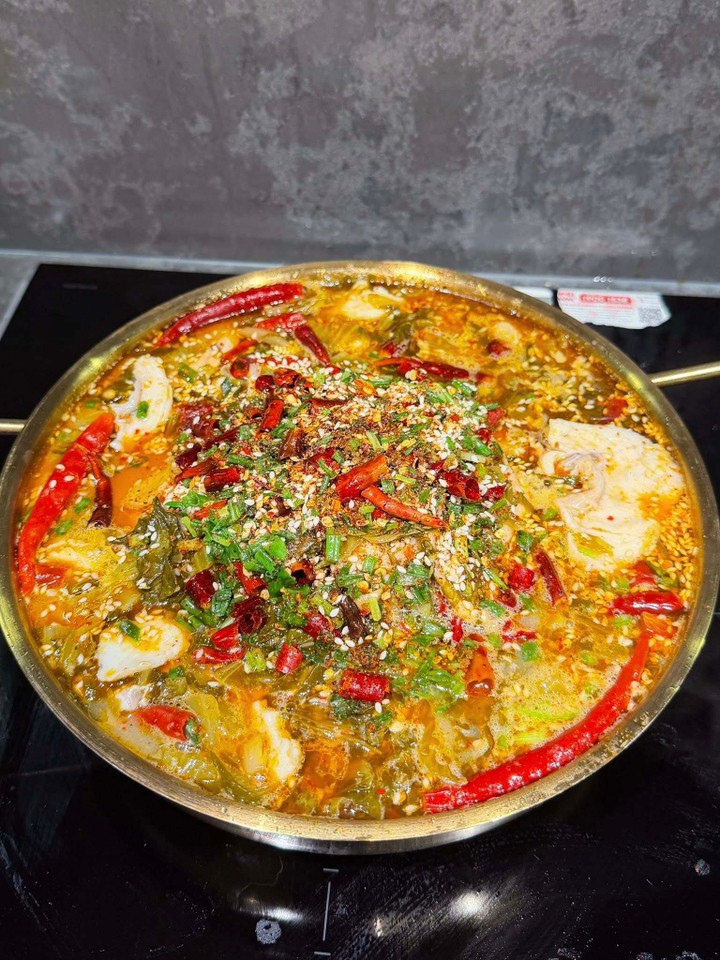 Canh cá dưa chua Tứ Xuyên và Rosé Spaghetti ăn cùng Steak.