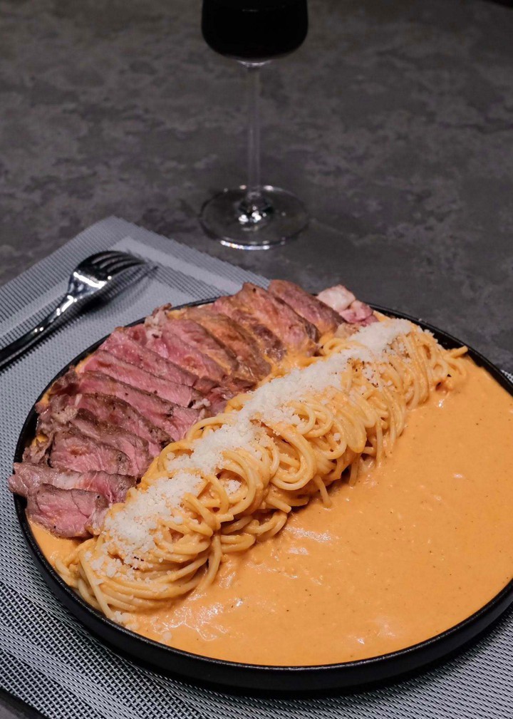 Món Carbonara và cơm chiên kim chi cá ngừ.