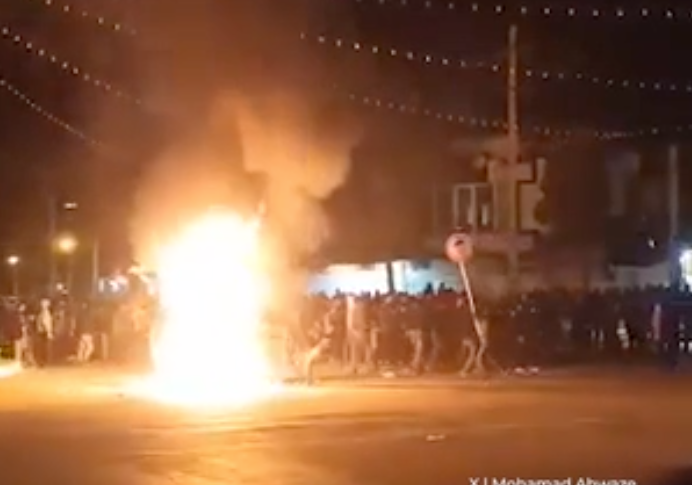 Iran đang trải qua bất ổn đáng sợ nhất trong vài năm qua. Ảnh từ video của Al Jazeera.