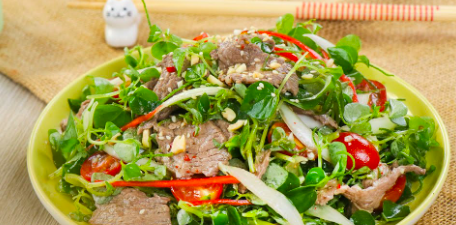 Theo các tài liệu, rau càng cua chứa Peperomin E có tác dụng ngăn ngừa sự phát triển của các tế bào ung thư. Bổ sung rau càng cua vào bữa ăn hằng ngày cũng là cách hữu hiệu để ức chế tác hại xấu của các gốc tự do trong cơ thể.