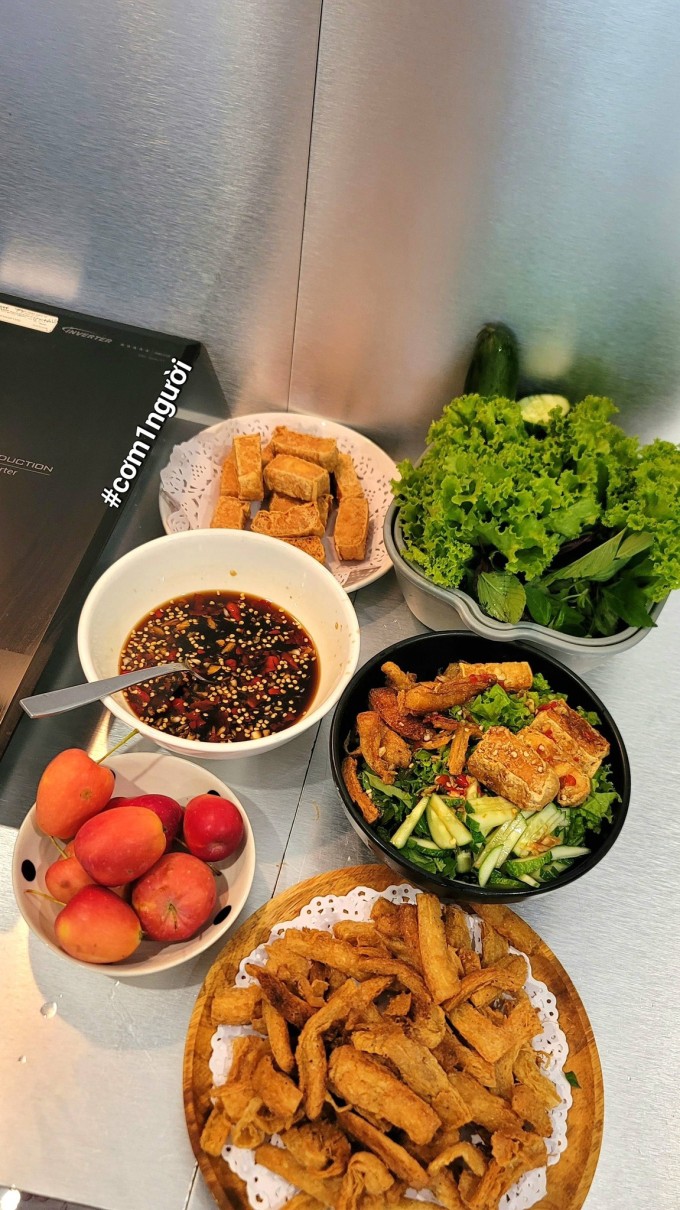 Chàng trai nấu một lần ăn ba bữa để tiết kiệm thời gian và chi phí - 3