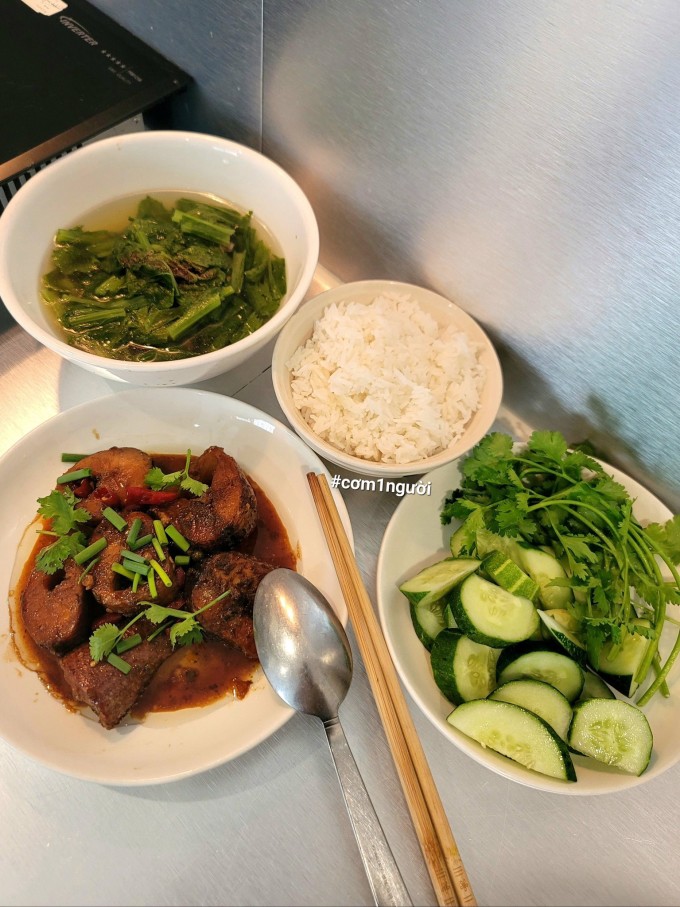 Chàng trai nấu một lần ăn ba bữa để tiết kiệm thời gian và chi phí - 9