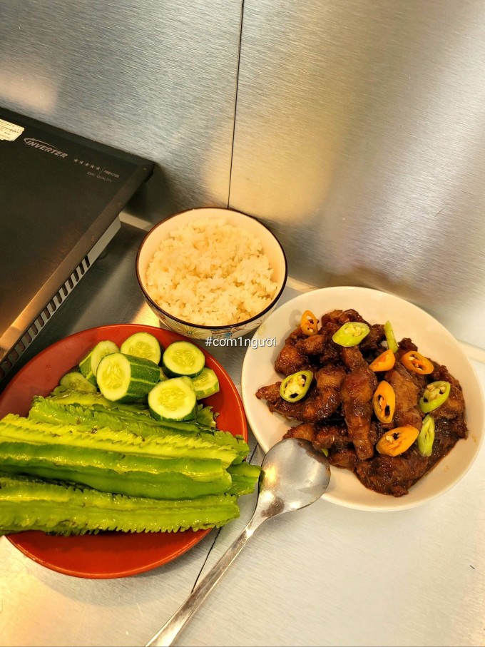 Chàng trai nấu một lần ăn ba bữa để tiết kiệm thời gian và chi phí - 11