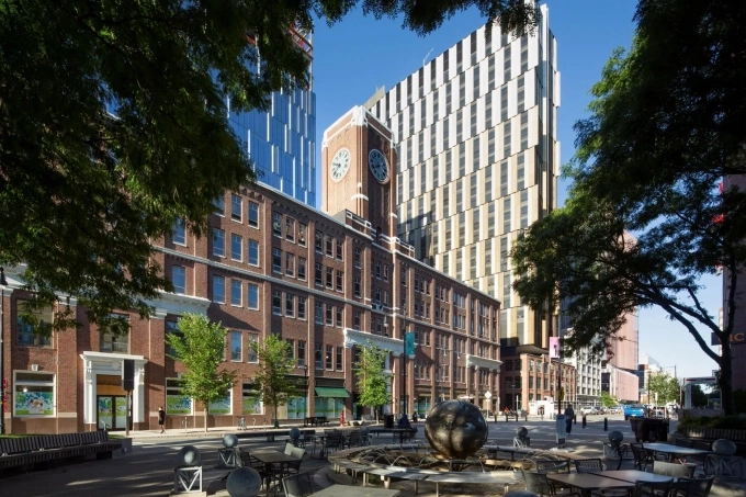 Kendall Square – trung tâm khoa học đời sống sát Viện Công nghệ Massachusetts. Ảnh: Kendall Square at MIT