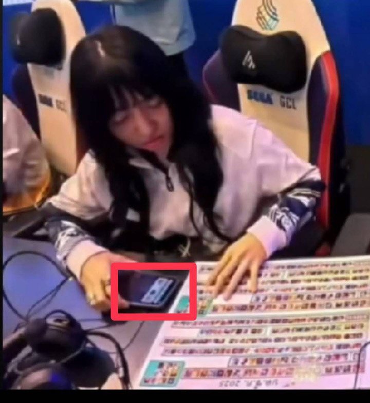 Naphat Warasin bị phát hiện sử dụng phần mềm thứ 3 để gian lận, nhờ người chơi hộ từ xa