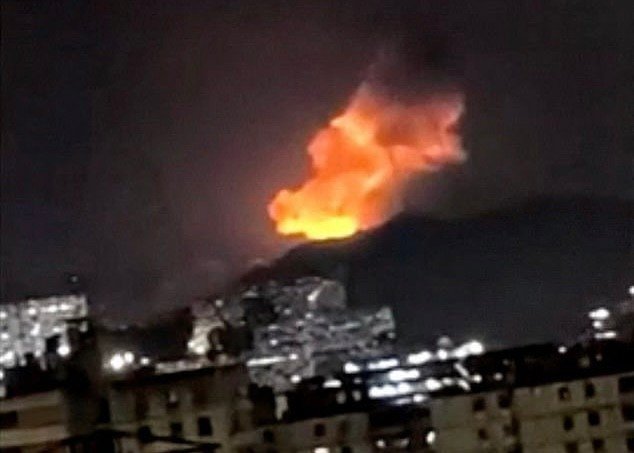 Tổng thống Mỹ Trump tuyên bố Tổng thống Venezuela Maduro đã bị bắt giữ - 1